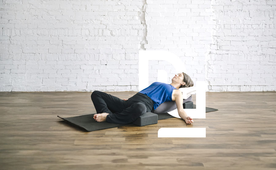 Femme en posture de Yin Yoga soutenue – Formation en ligne 40h